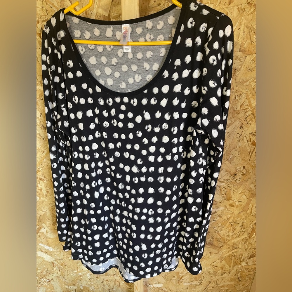 Lularoe xl top some fuzz on arms
